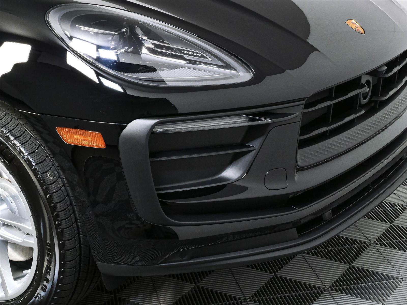 Used 2026 Porsche Macan Turbo AWD/4WD image 37