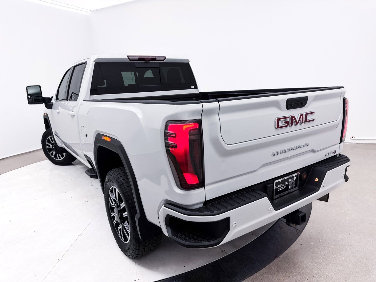 Used 2024 GMC Sierra 2500 AT4 w/ Technology Package image 21