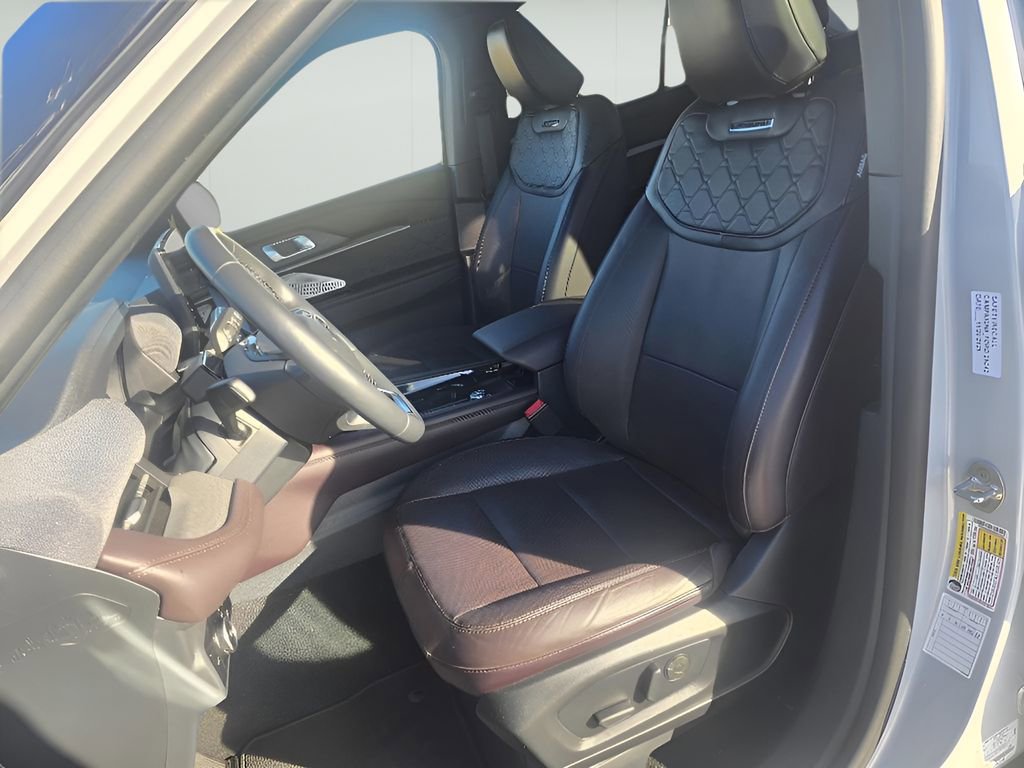 Used 2025 Ford Explorer Platinum w/ LUX Leather Package image 13