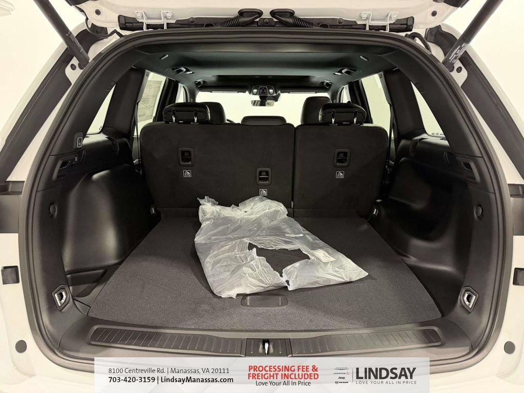 New 2026 Jeep Grand Cherokee Altitude AWD/4WD image 12