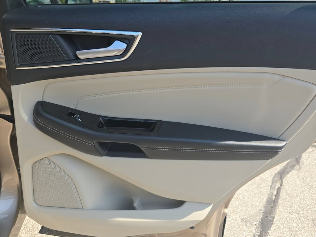 Used 2020 Ford Edge Titanium FWD image 23