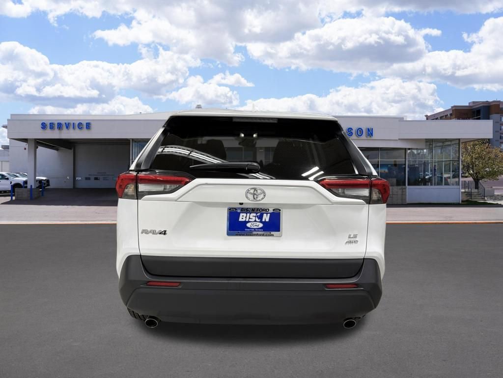 Used 2024 Toyota RAV4 LE AWD/4WD image 4