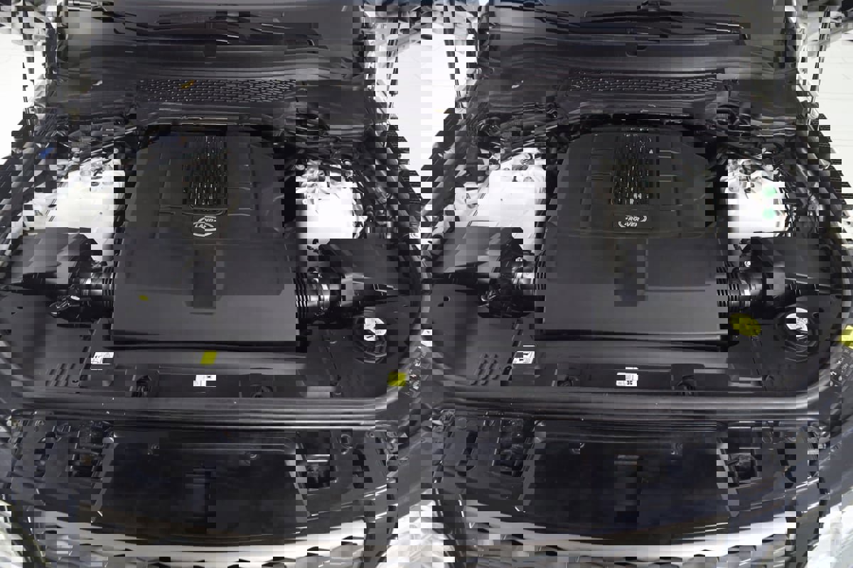 Used 2016 Land Rover Range Rover Sport SE image 48