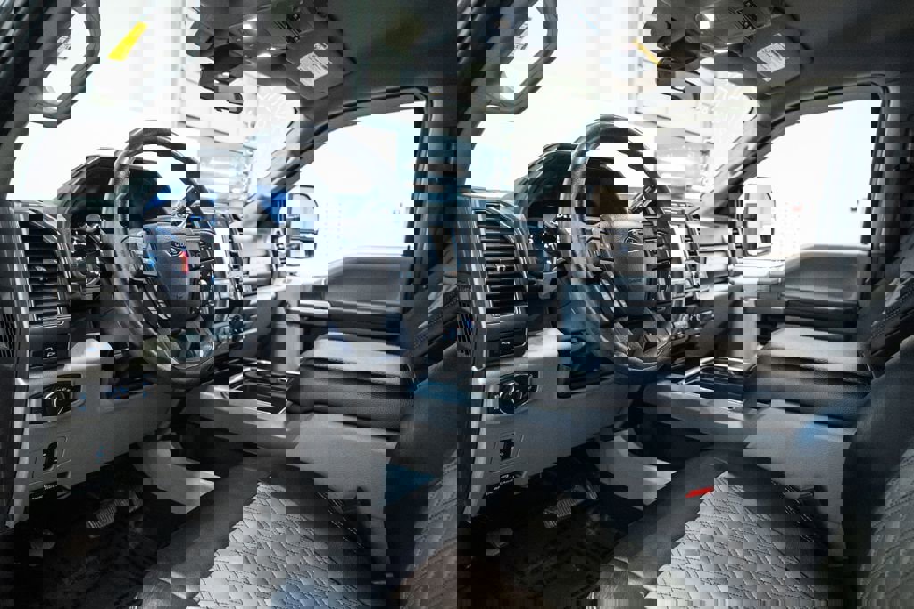 Used 2020 Ford F350 XLT w/ XLT Premium Package image 4