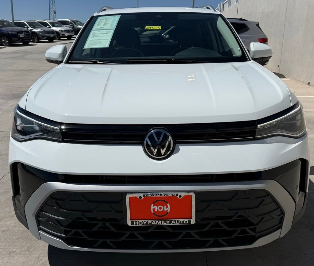 Certified 2025 Volkswagen Taos SE FWD image 2