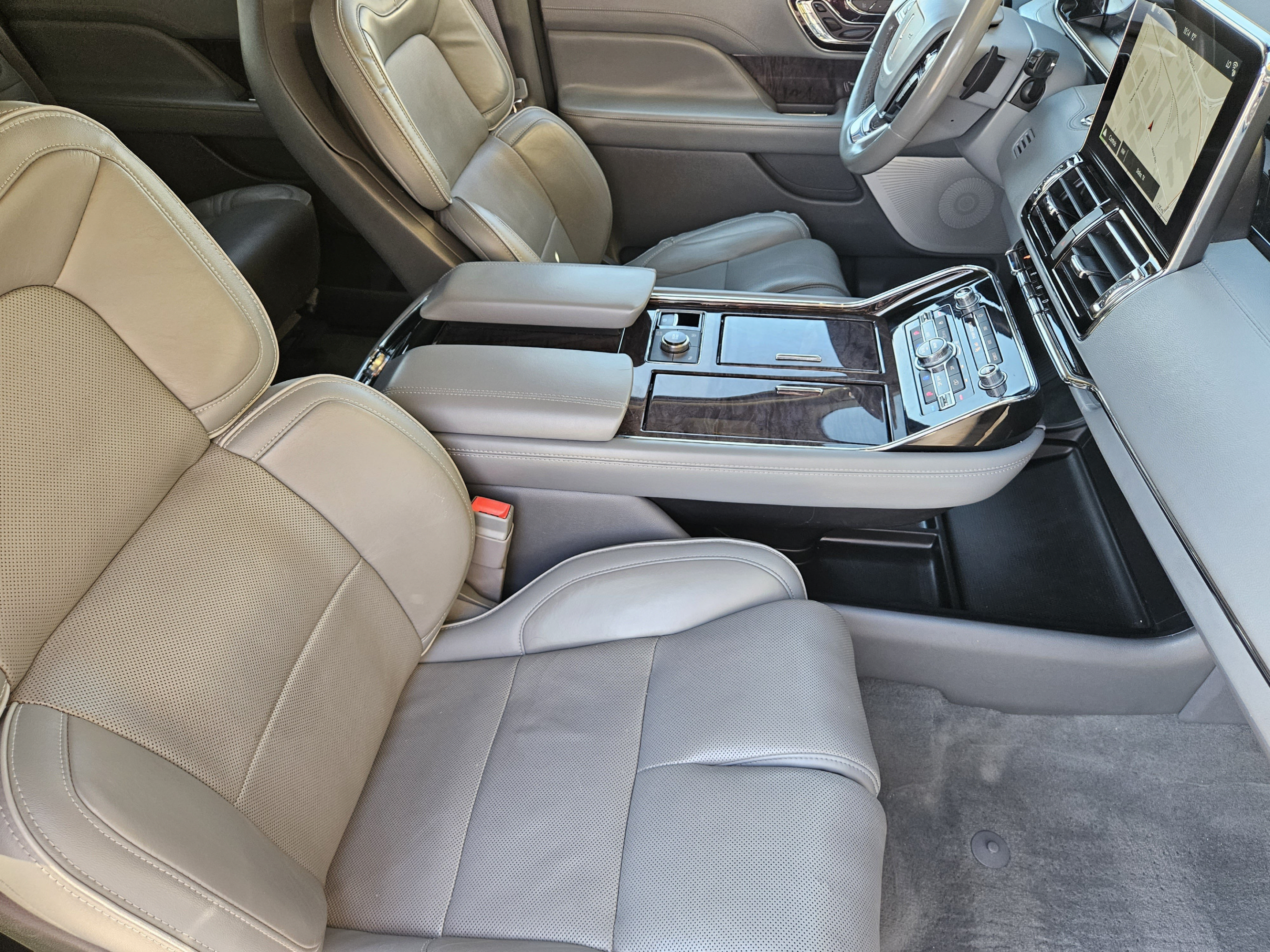 Used 2018 Lincoln Navigator Reserve AWD/4WD image 16