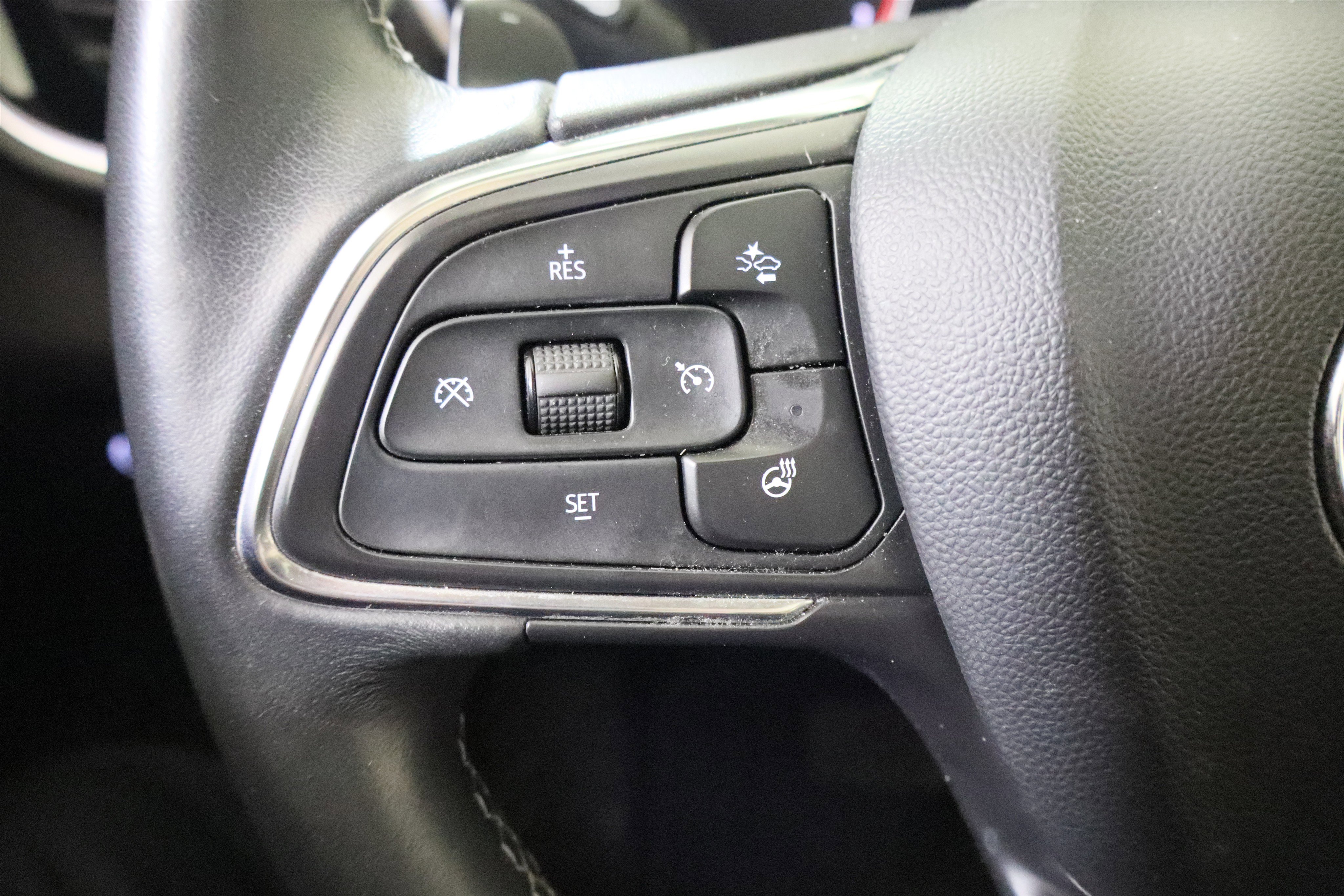 Used 2021 Buick Envision Avenir image 30