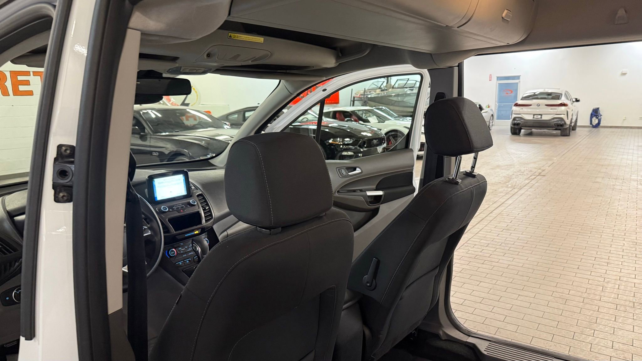 Used 2019 Ford Transit Connect XLT image 17