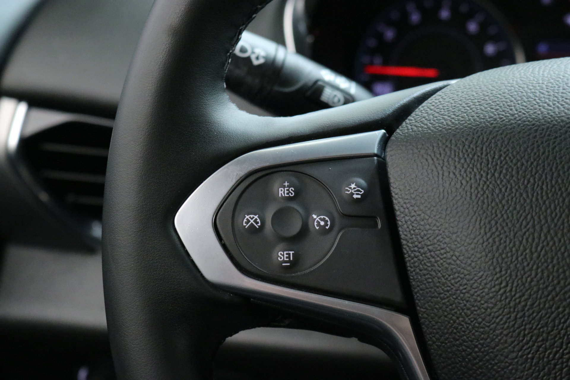 Used 2023 Chevrolet Traverse LT image 13