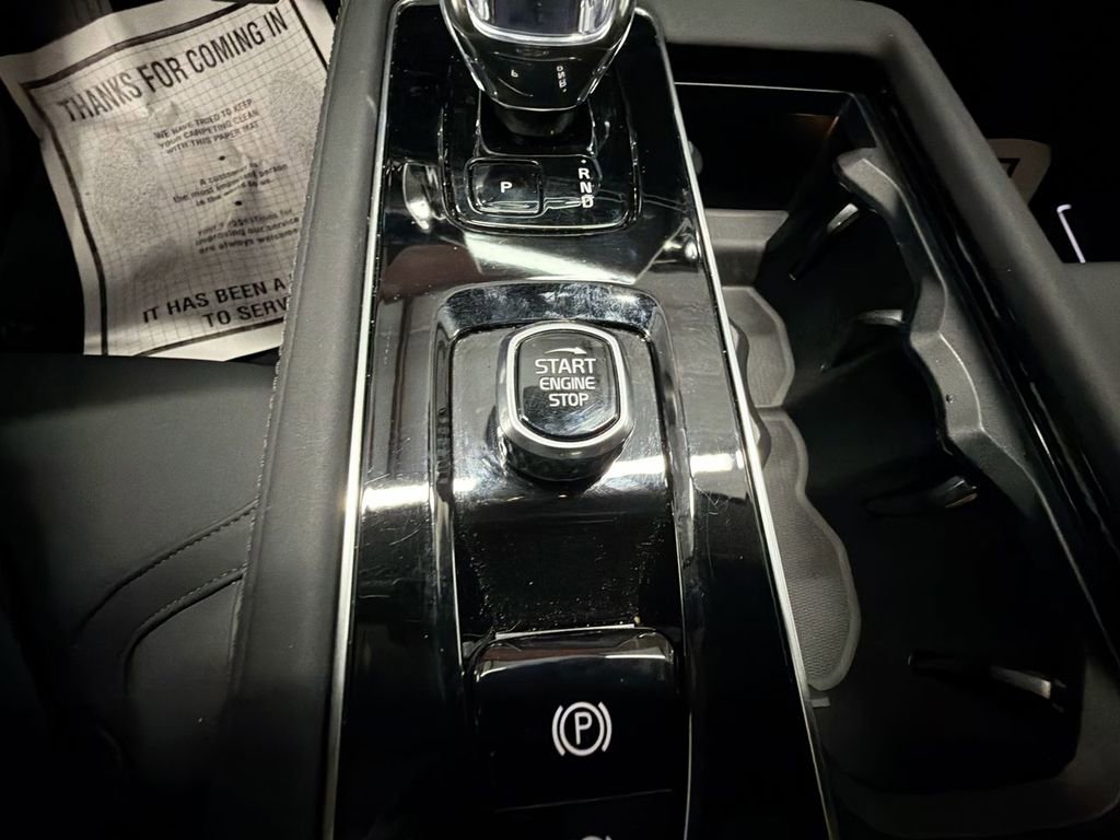 Used 2025 Volvo XC90 B6 Plus w/ Protection Package Premier image 17