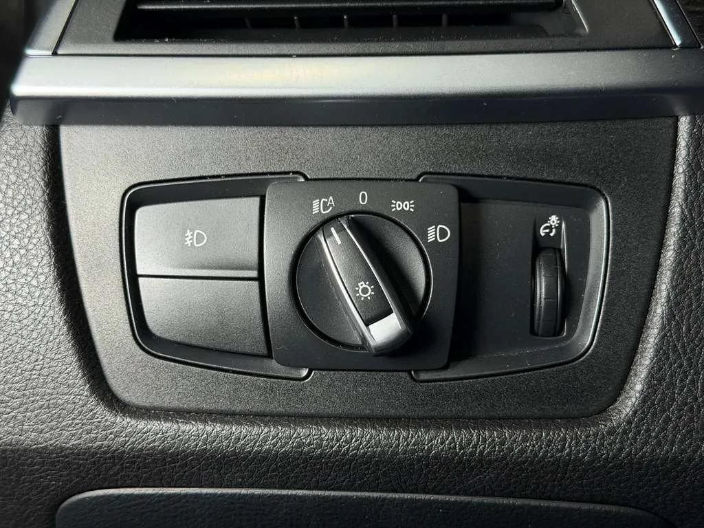 Used 2018 BMW 328d Sedan RWD image 30