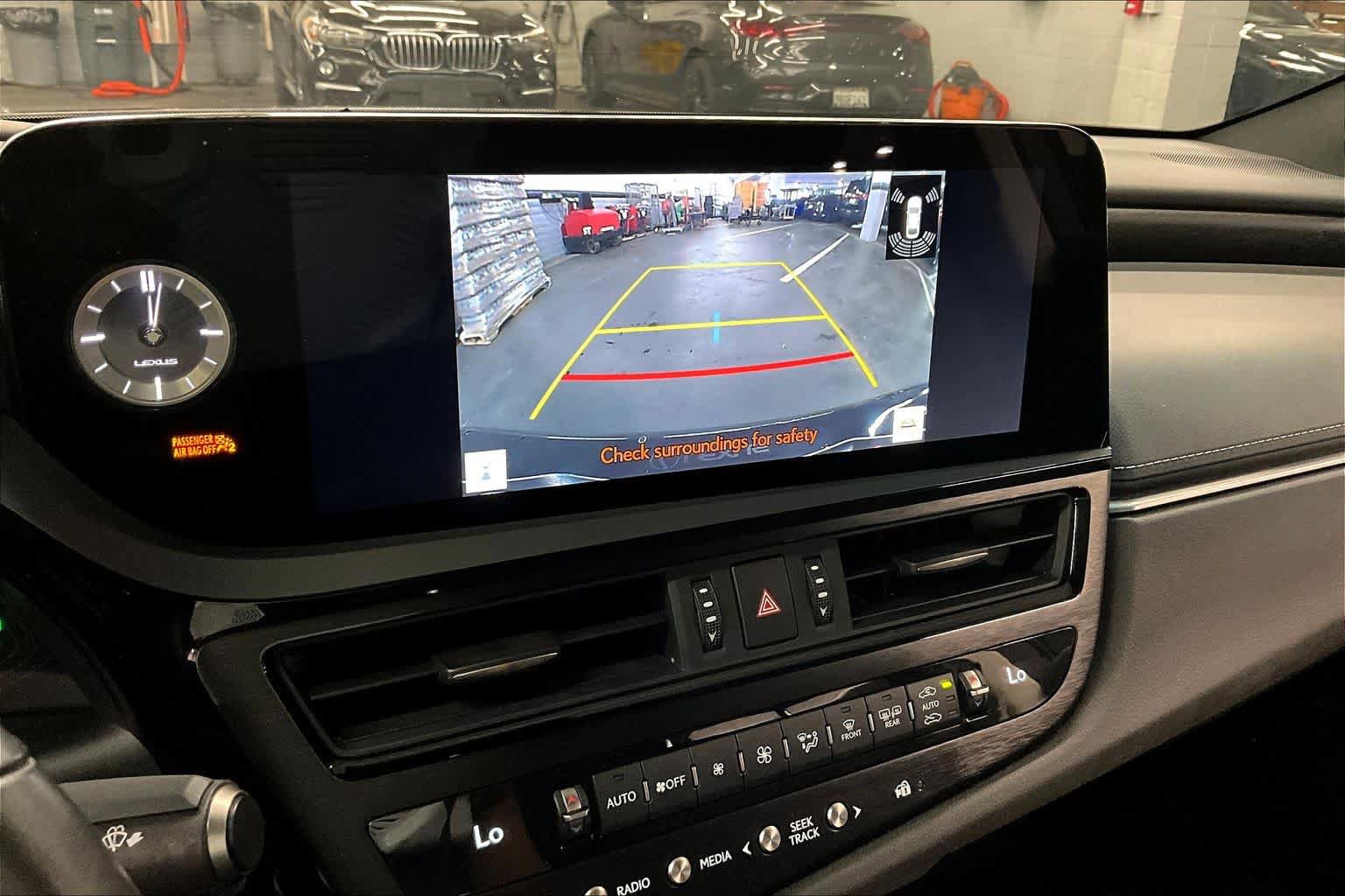 Used 2024 Lexus ES 300h w/ Premium Package FWD image 27