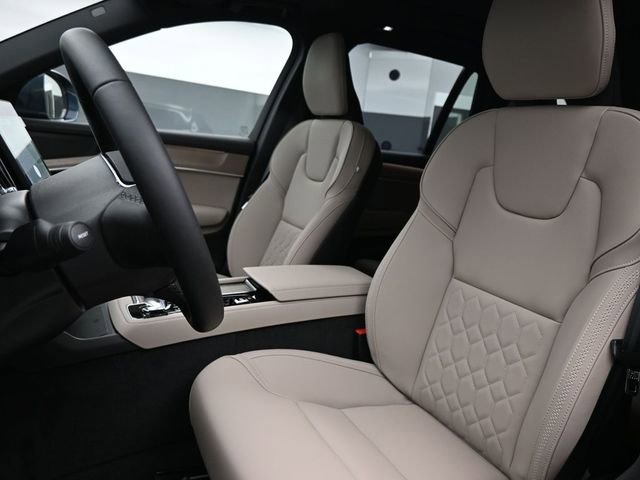 New 2026 Volvo XC90 B6 Plus w/ Protection Package Premier image 9