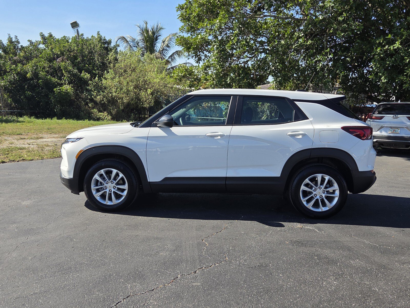 Used 2026 Chevrolet TrailBlazer LS FWD image 2