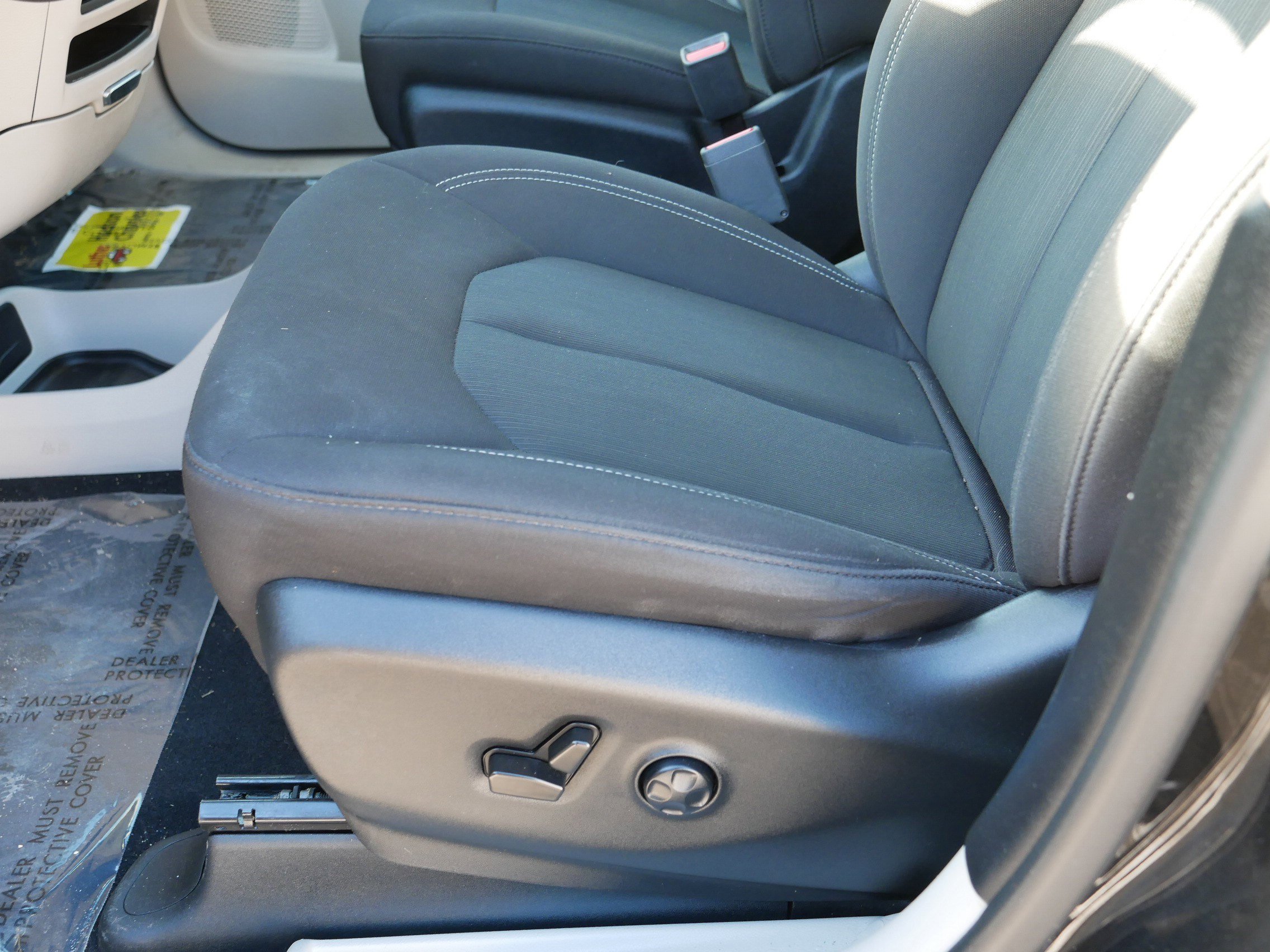 Used 2022 Chrysler Voyager LX image 20