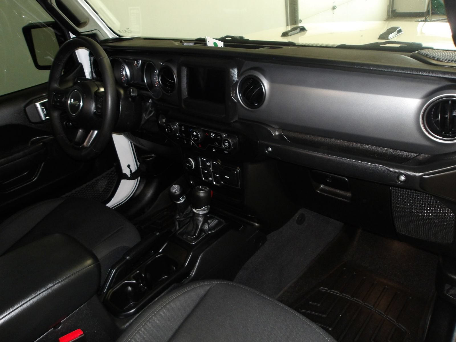 Used 2023 Jeep Gladiator Sport AWD/4WD image 15