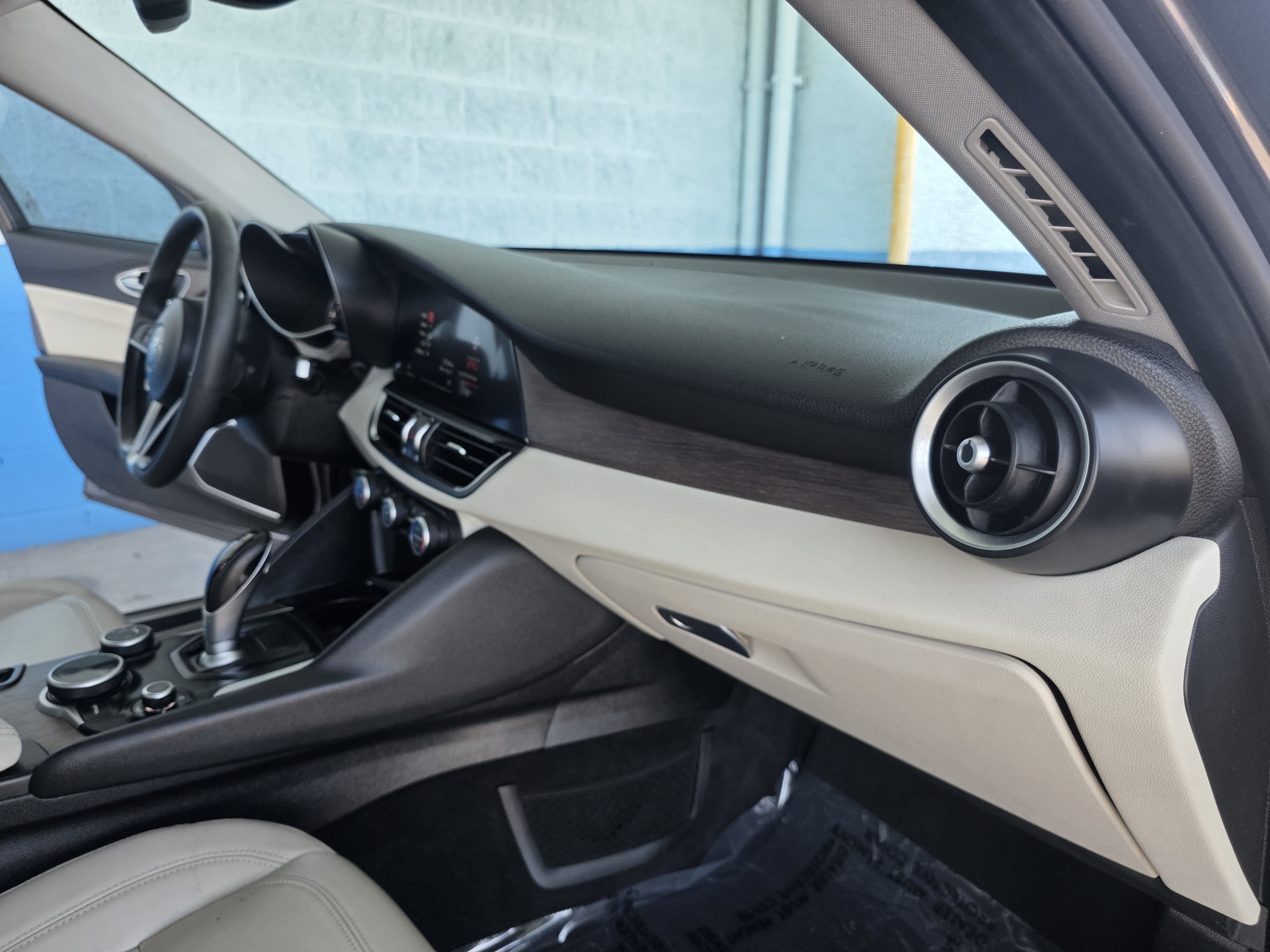 Used 2019 Alfa Romeo Giulia Ti RWD image 16