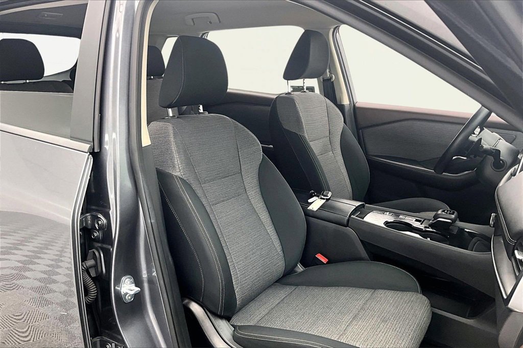 Used 2023 Nissan Rogue SV image 7