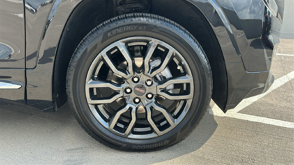 Used 2024 GMC Terrain Denali w/ Black Diamond Edition AWD/4WD image 16