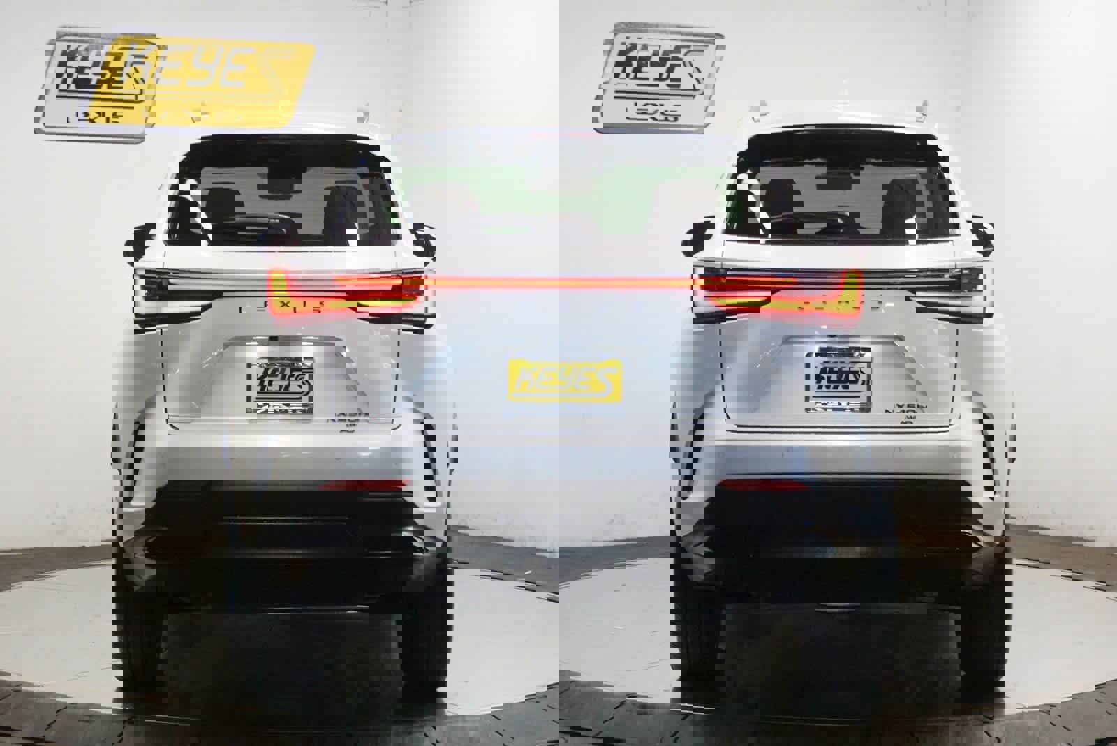 Used 2024 Lexus NX 450h+ Luxury image 3