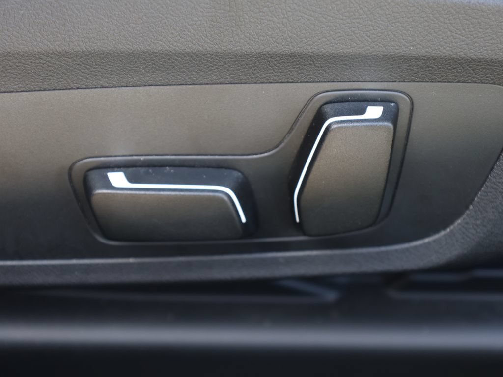 Used 2025 BMW 230i Coupe RWD image 16