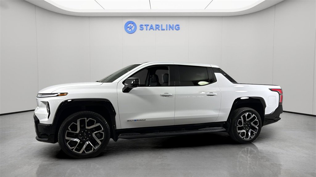 Used 2025 Chevrolet Silverado EV RST image 2
