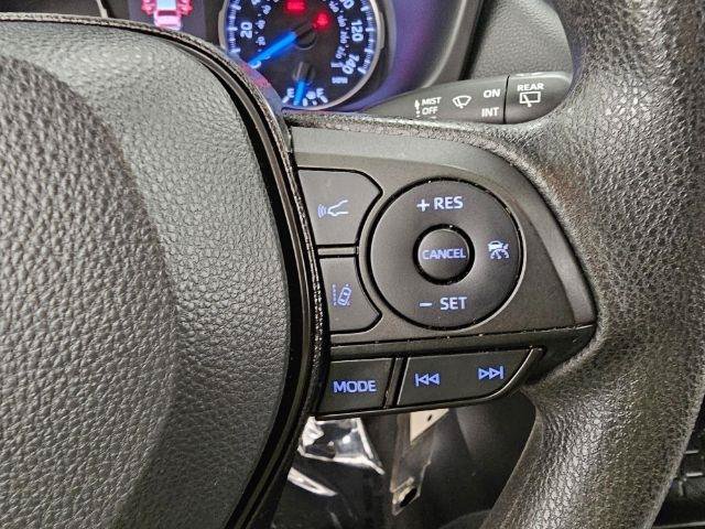 Used 2021 Toyota RAV4 LE AWD/4WD image 12
