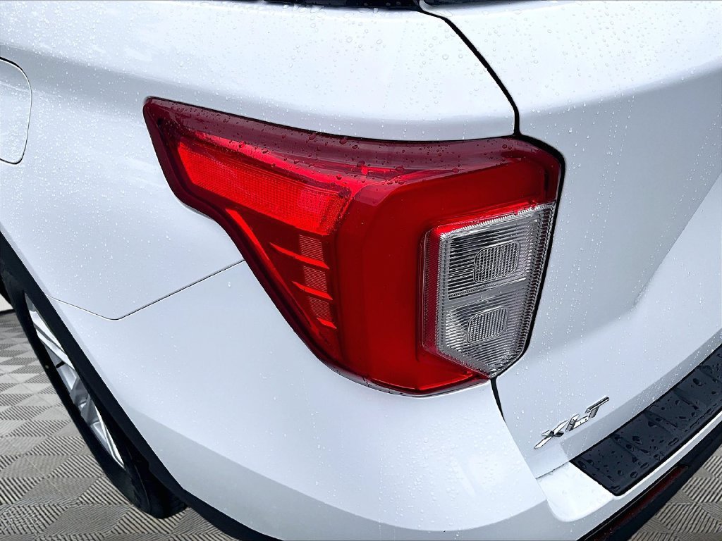 Used 2021 Ford Explorer XLT w/ Equipment Group 202A AWD/4WD image 33