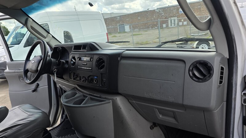 Used 2011 Ford E-450 and Econoline 450 Super Duty RWD image 22