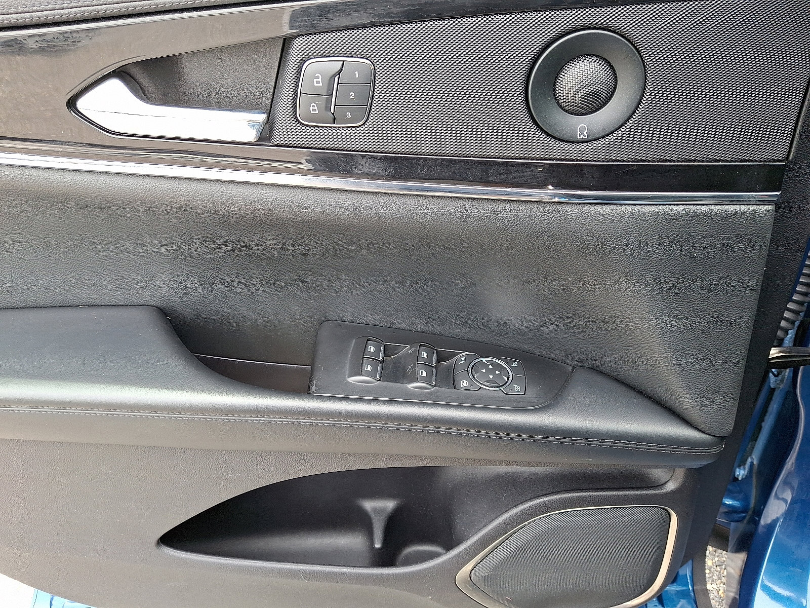 Used 2021 Lincoln Nautilus Reserve w/ Cargo Utility Package image 12