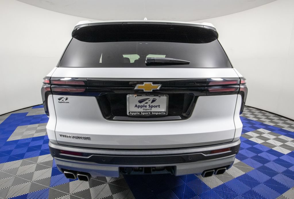 Used 2025 Chevrolet Traverse LT FWD image 7