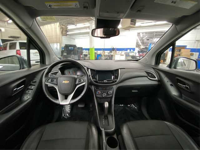 Used 2017 Chevrolet Trax LT w/ LT Convenience Package AWD/4WD image 27