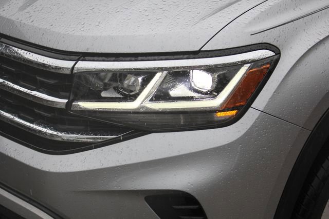 Used 2022 Volkswagen Atlas Cross Sport SEL image 2