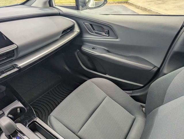Used 2025 Toyota Prius LE FWD image 16