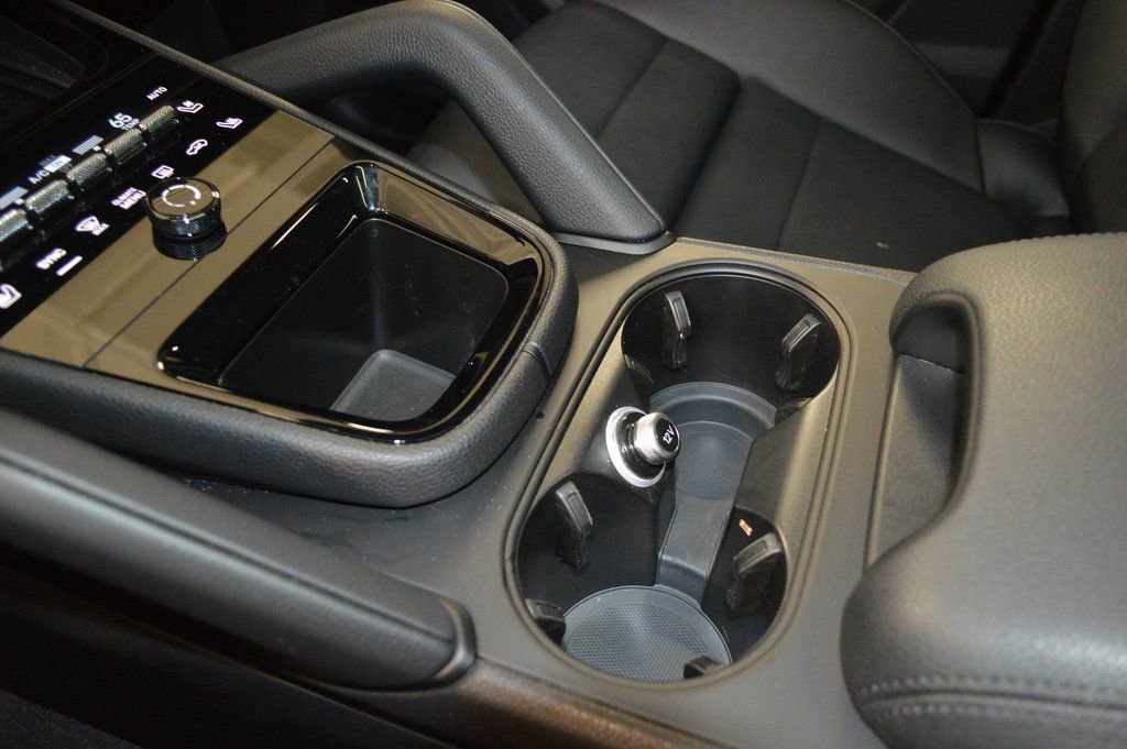 Certified 2025 Porsche Cayenne image 11