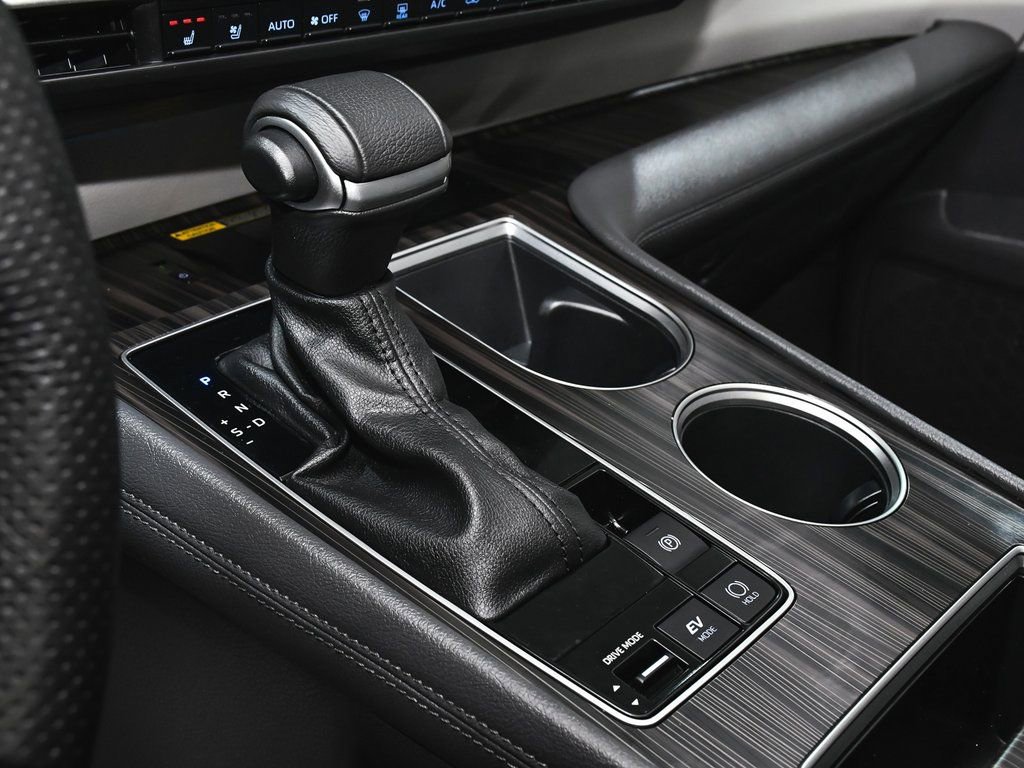 Used 2023 Toyota Sienna Limited image 38