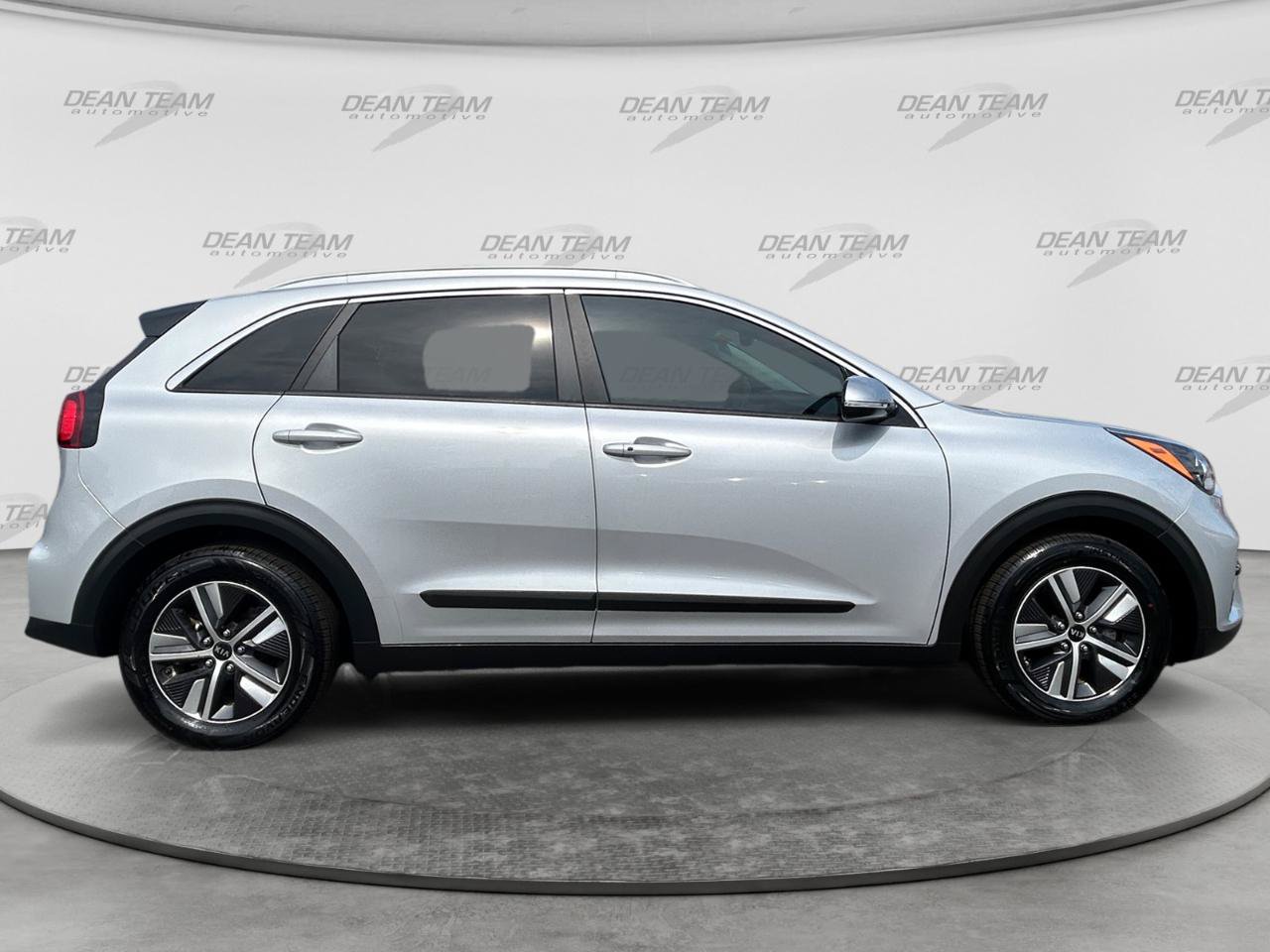 Used 2021 Kia Niro EX FWD image 8