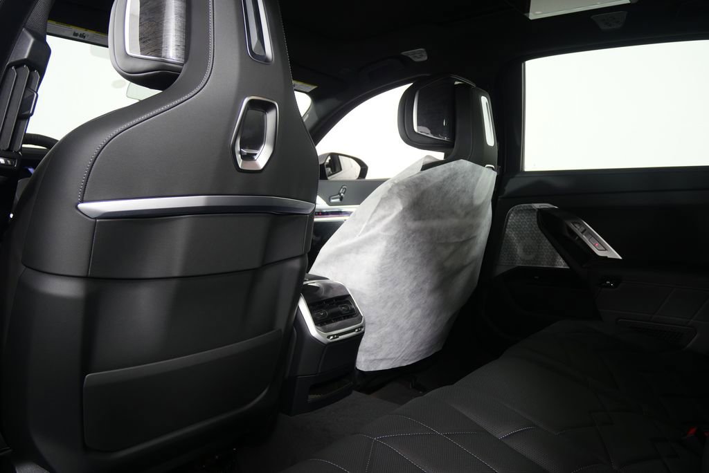 New 2026 BMW 760i xDrive w/ Executive Package image 17