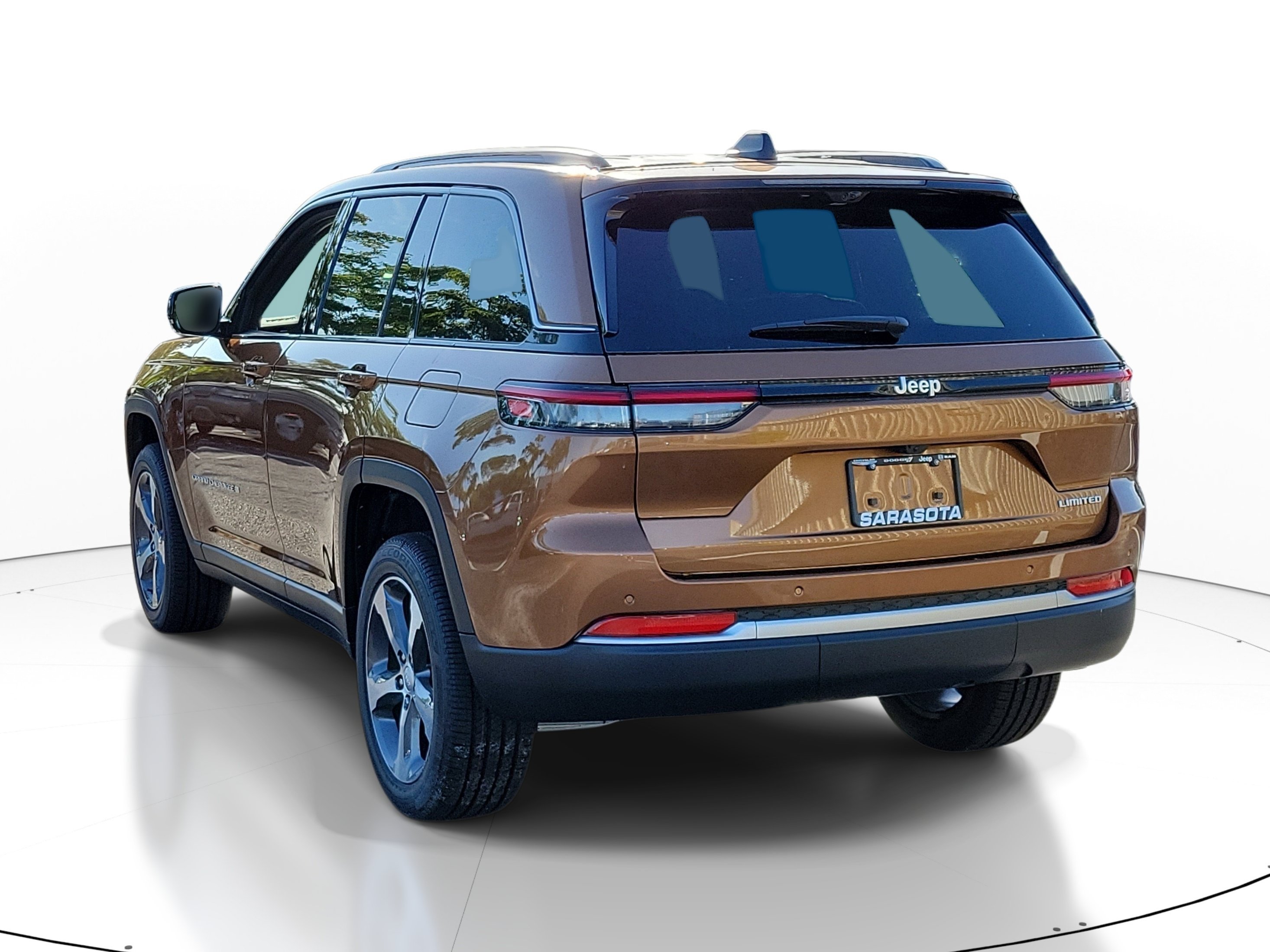 New 2026 Jeep Grand Cherokee Limited w/ Luxury Tech Group II RWD image 4