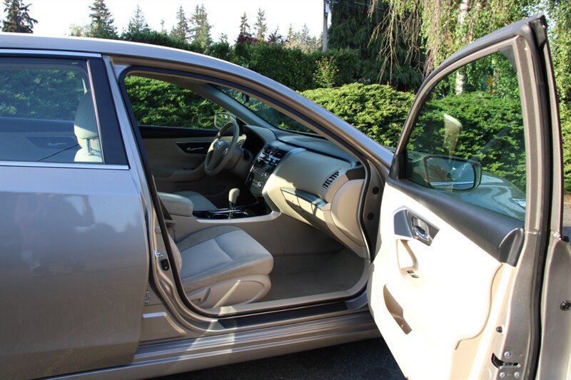 Used 2013 Nissan Altima 2.5 S FWD image 13