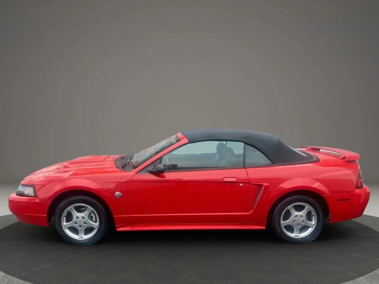 Used 2004 Ford Mustang Premium image 2