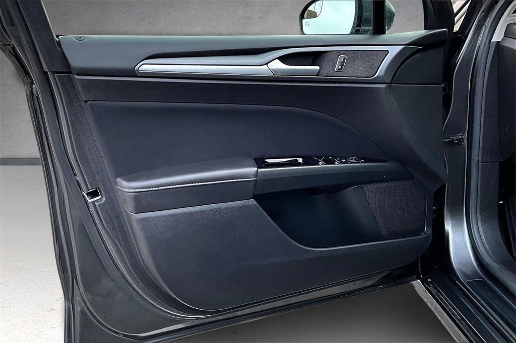 Used 2016 Ford Fusion SE image 19