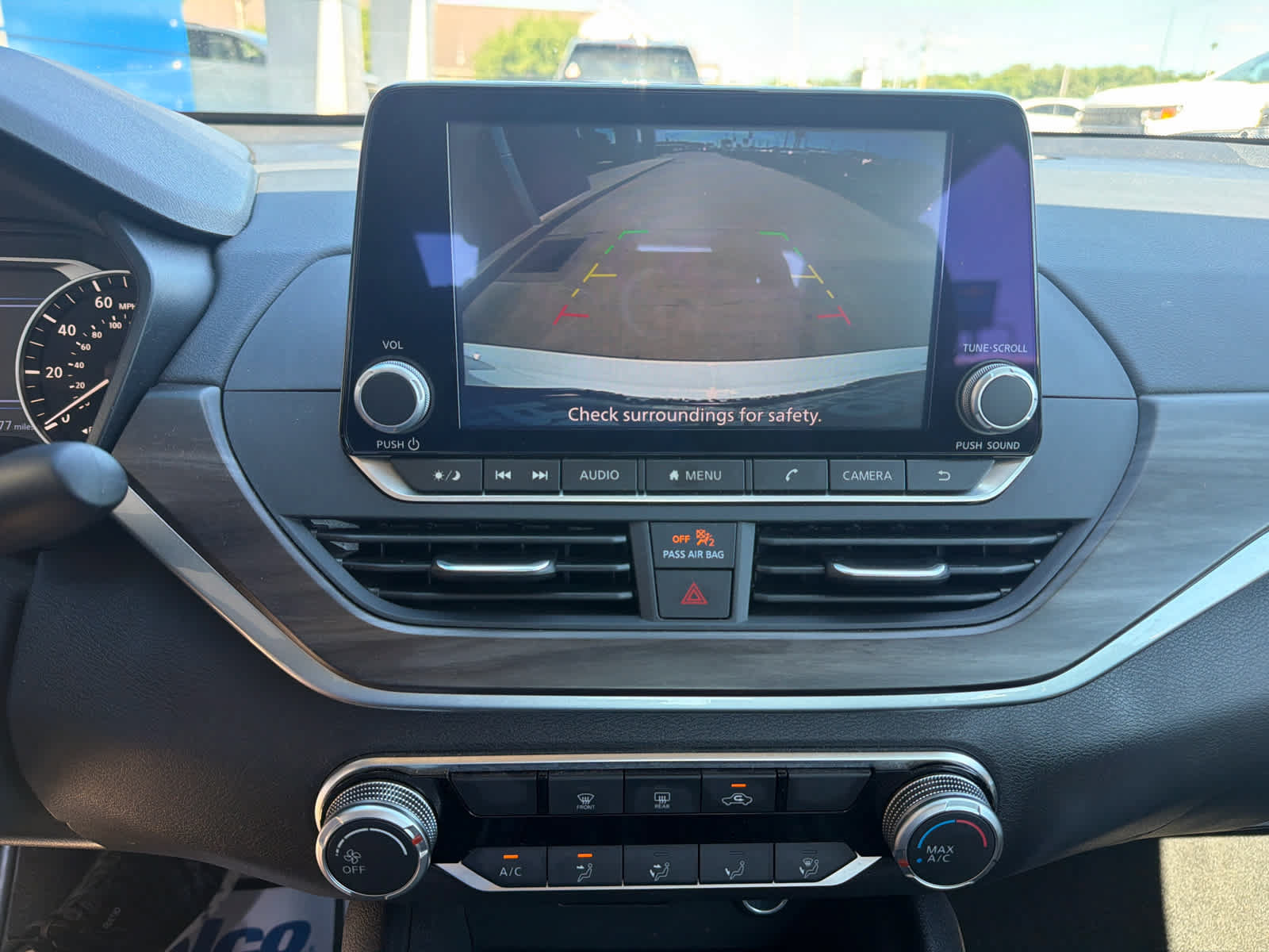 Used 2025 Nissan Altima 2.5 SV FWD image 21