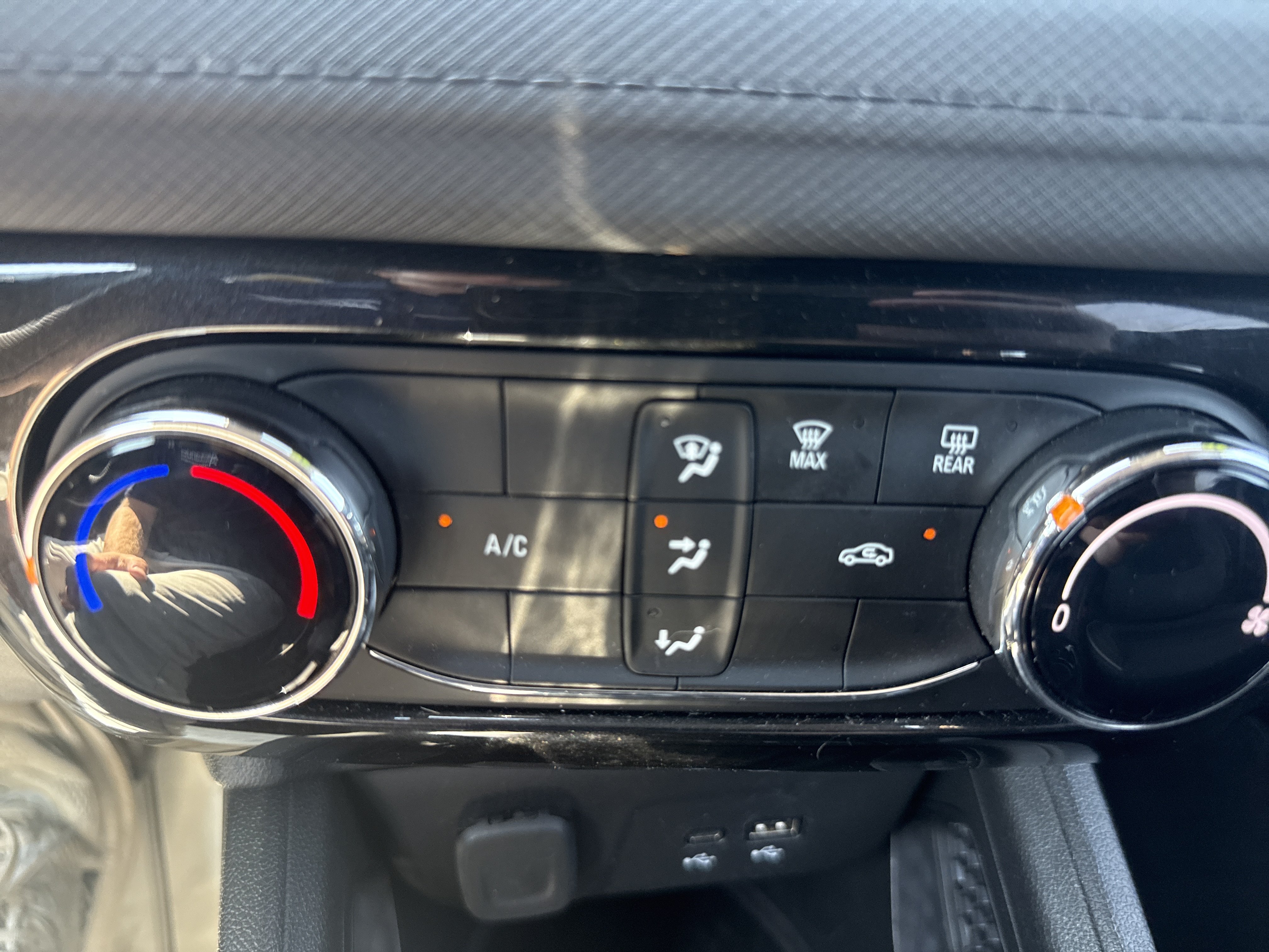 Used 2025 Chevrolet TrailBlazer LT AWD/4WD image 28