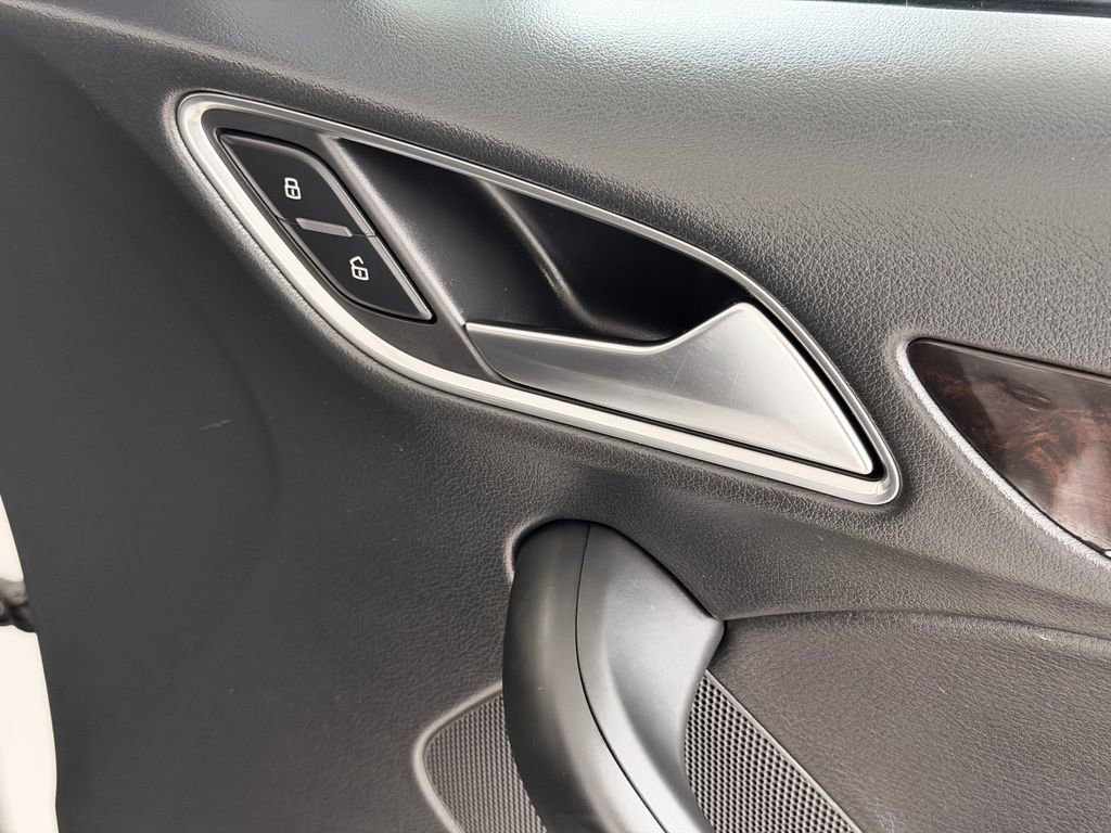 Used 2018 Audi Q3 2.0T Premium Plus w/ Premium Plus Package image 29