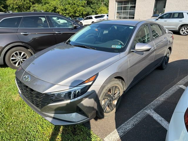 Used 2023 Hyundai Elantra SEL w/ Cargo Package FWD image 3