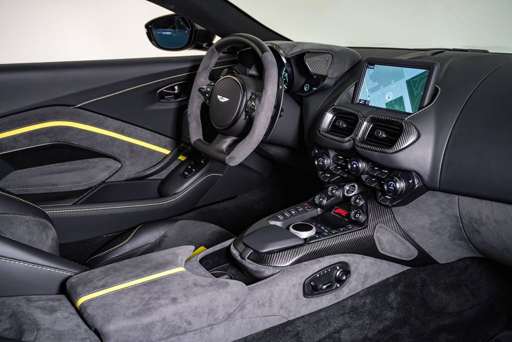 Used 2023 Aston Martin V8 Vantage Coupe RWD image 18