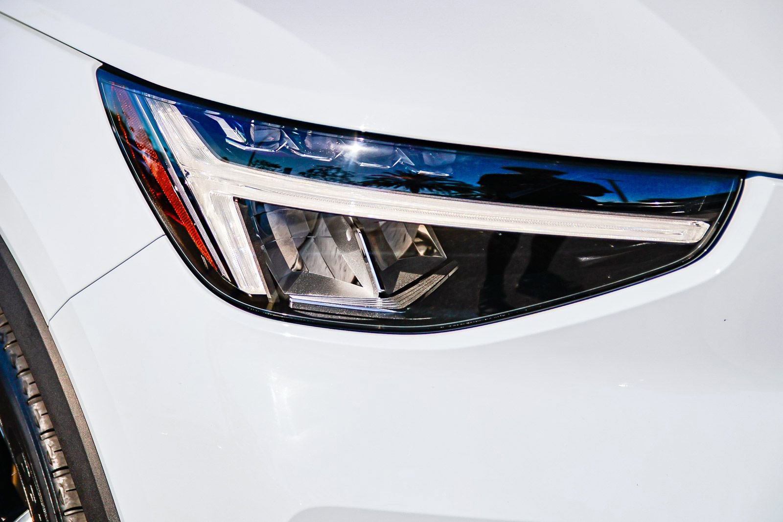 Used 2025 Volvo XC40 B5 Core AWD/4WD image 12