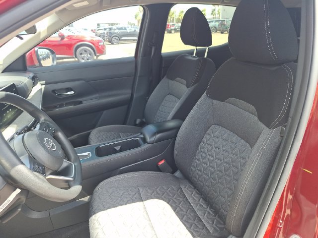 Certified 2025 Nissan Kicks SV FWD image 10