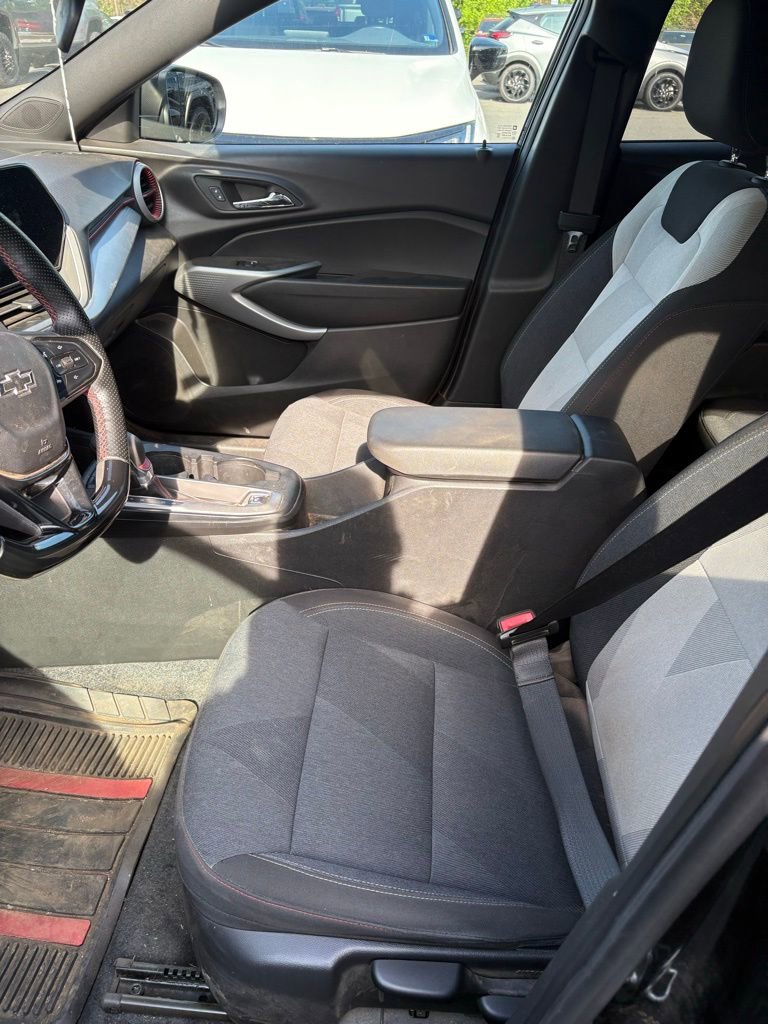Used 2024 Chevrolet Trax RS FWD image 16